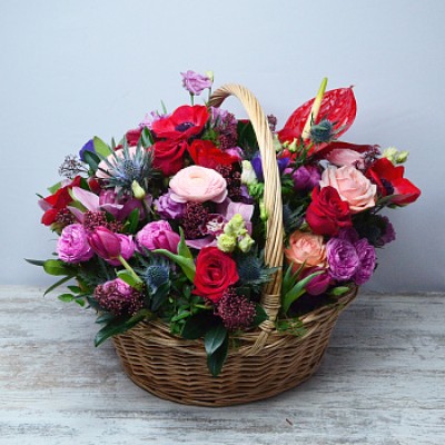 Цветочная корзина ярких красок