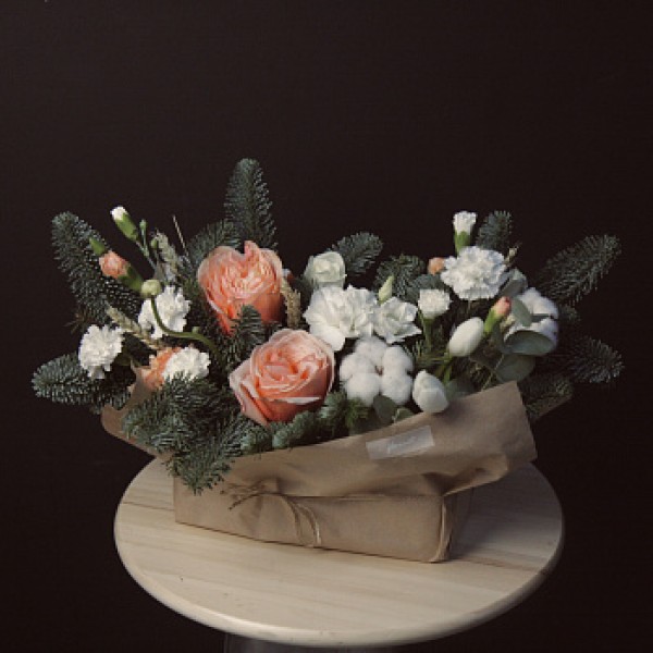 Композиция с розой Kahala и нобилисом