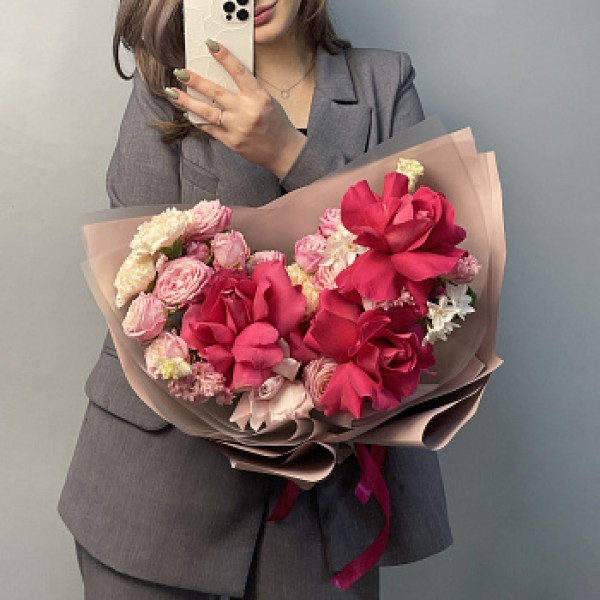 Сборный букет Ягодный десерт M