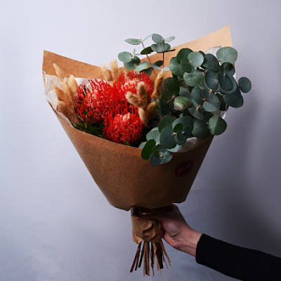 Стойкий сборный букет с нутаном