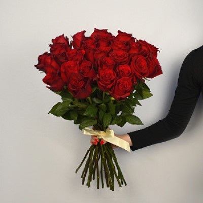Букет из 25 красных роз 60см
