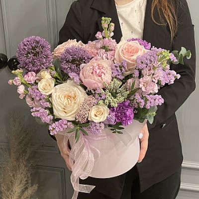 Букет в шляпной коробке Нежный лавандовый