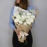 Букет из 19 белых гвоздик и гипсофилы