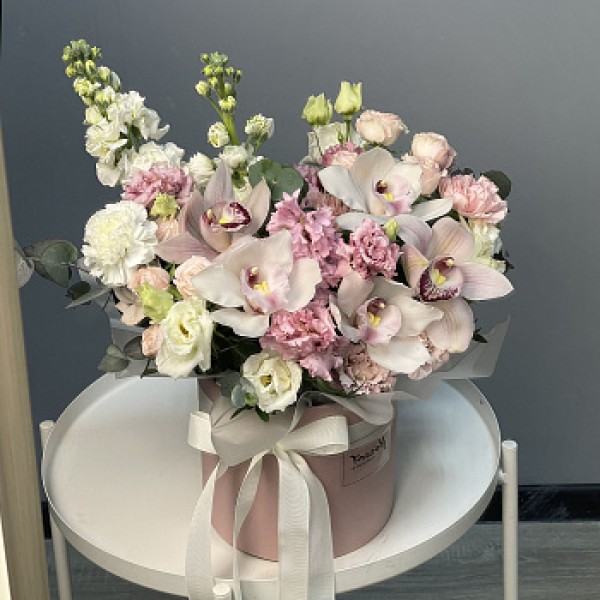 Букет в шляпной коробке Совершенство M