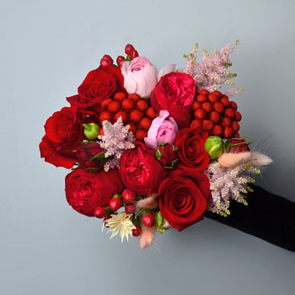 Классический красный свадебный букет невесты