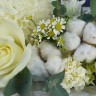 Белая цветочная композиция
