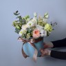 Садовый букет в шляпной коробке