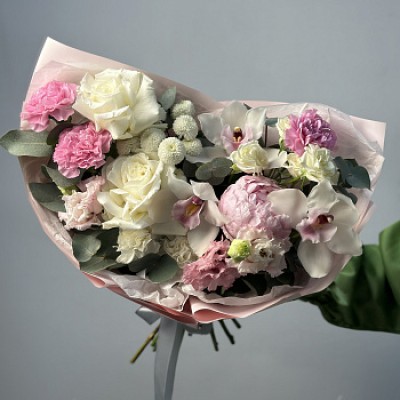 Сборный букет с пионом Blooming garden M
