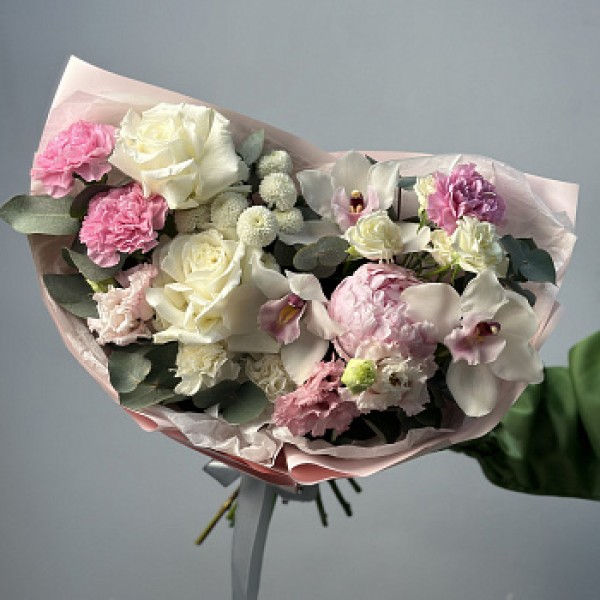 Сборный букет с пионом Blooming garden M