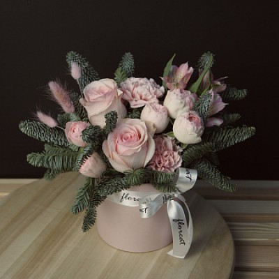 Нежно-розовая зимняя композиция