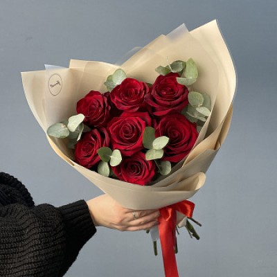 Букет красных роз Explorer и эвкалипта XS