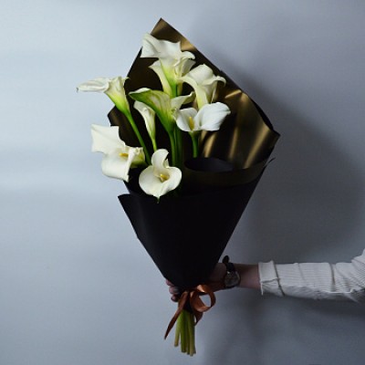 Букет из 9 белых калл