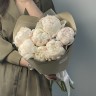 Букет из 7 белых пионов