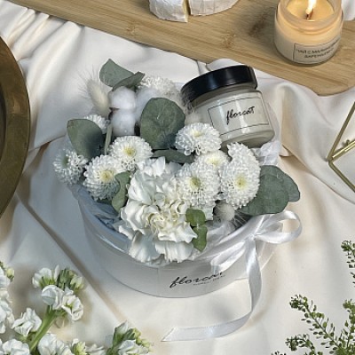 Цветочная композиция со свечой White S