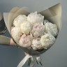 Букет из 9 белых пионов