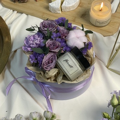 Цветочная композиция со свечой Purple S