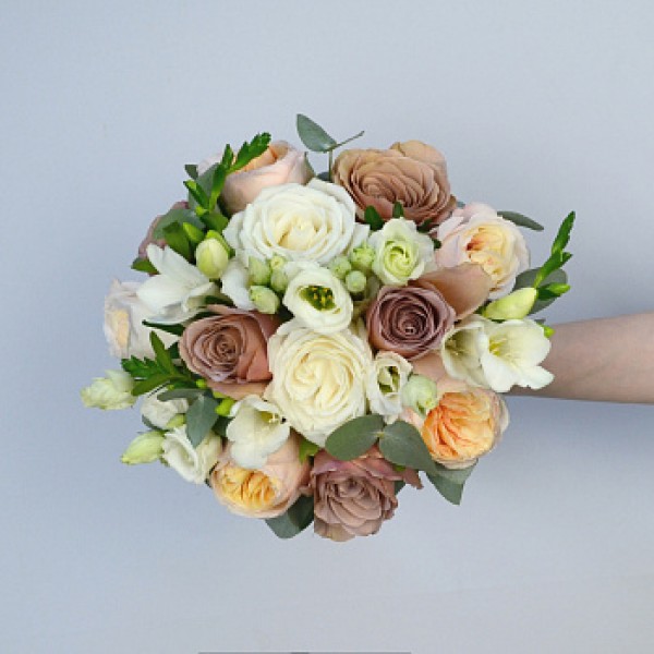 Свадебный букет невесты в теплых оттенках
