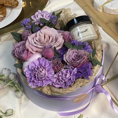 Цветочная композиция со свечой Purple L