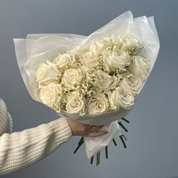 Дуо-букет роз Playa Blanca и матрикарии L