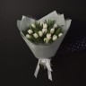 Букет из 15 белых тюльпанов и лаванды