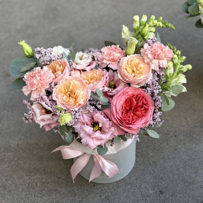 Букет в шляпной коробке Розовое кружево М