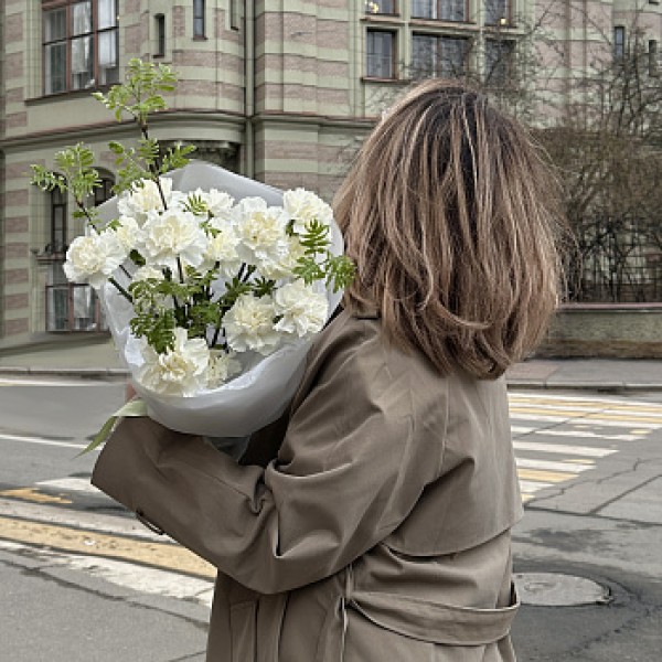 БУКЕТ НЕДЕЛИ S: 15 белых гвоздик