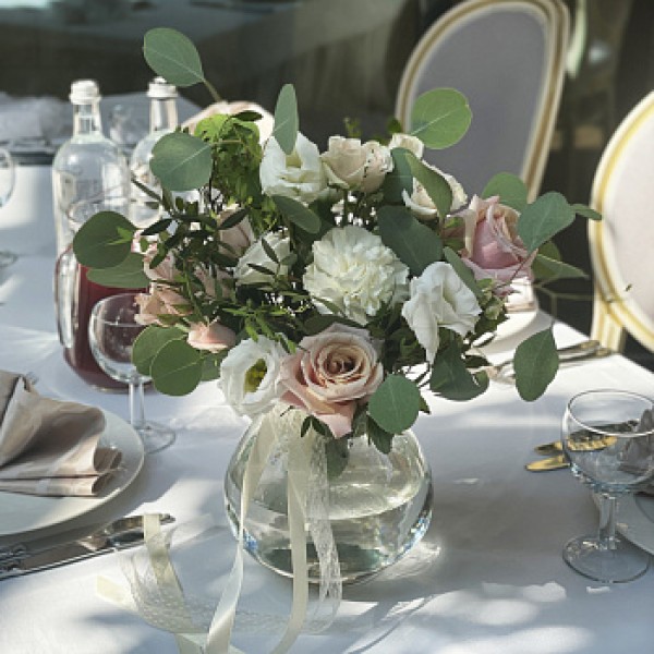 Персиковый букет на стол гостей