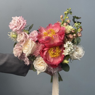 Свадебный букет невесты с пионом Garden