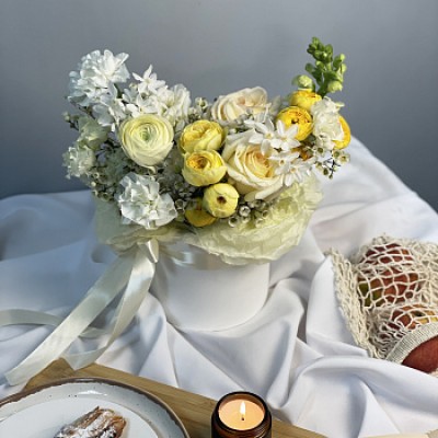 Букет в шляпной коробке Yellow garden M
