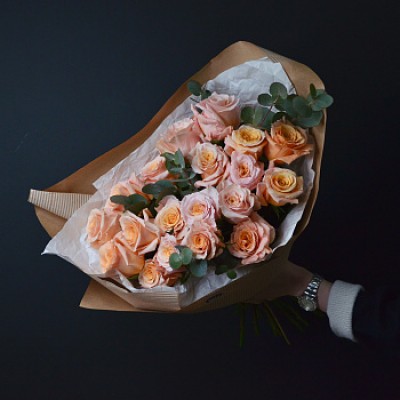 Букет роз Shimmer и эвкалипта M