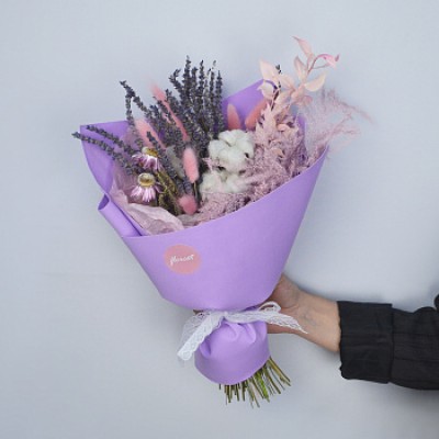 Лиловый букет сухоцветов
