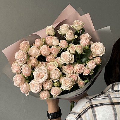 Букет из 7 кустовых пионовидных роз Bombastic