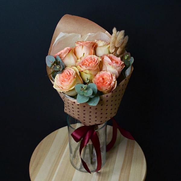 Букет пионовидных роз Country Home и эвкалипт XS