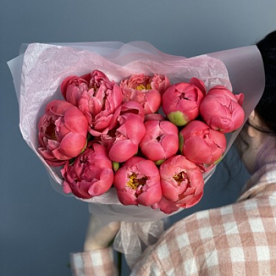 Букет из 11 пионов Coral Sunset