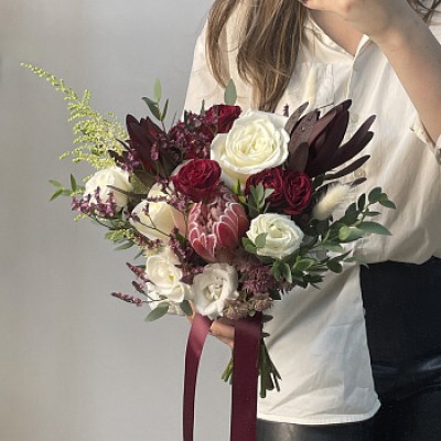 Свадебный букет невесты с протеей