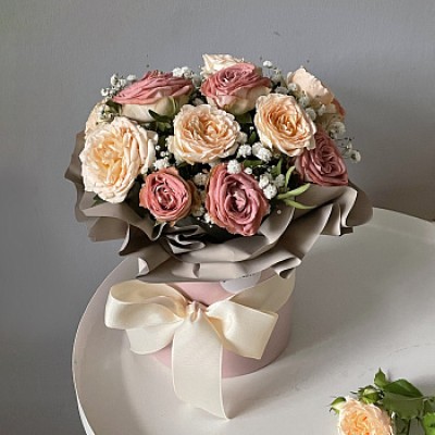 Букет роз в шляпной коробке Брауни S