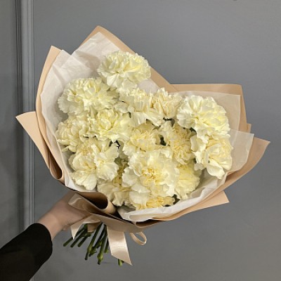 Букет из 15 лимонных гвоздик