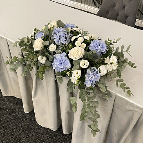 Голубая композиция для президиума