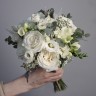 Классический белый свадебный букет невесты