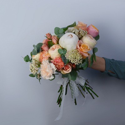 Свадебный букет невесты с пионом Elle