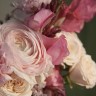 Розовый раскидистый свадебный букет невесты