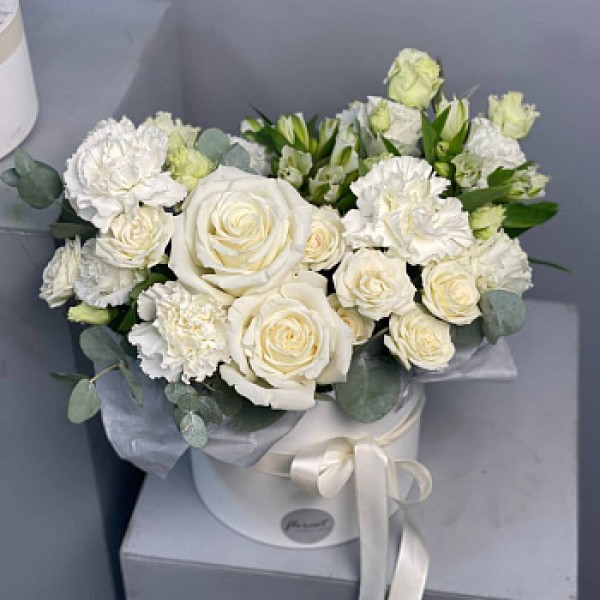 Букет в шляпной коробке White box M