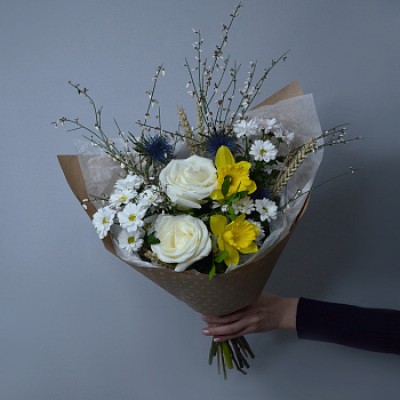 Сборный букет Весенний с нарциссами