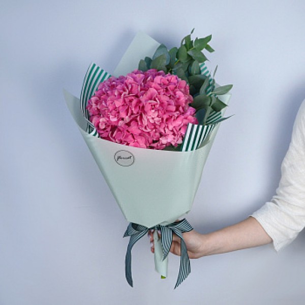 Букет малиновой гортензии