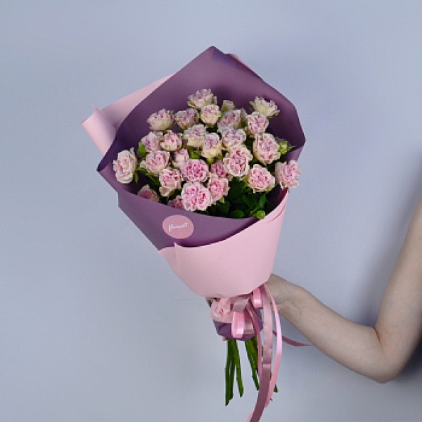 Букет из 7 кустовых пионовидных роз Sweet Flow