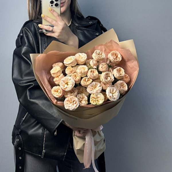 Букет из 5 кустовых пионовидных роз Gentle Trendsetter