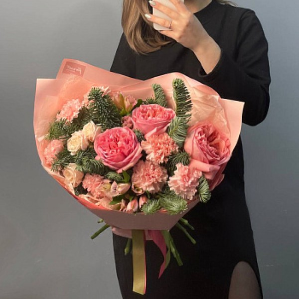 Розовый зимний букет М