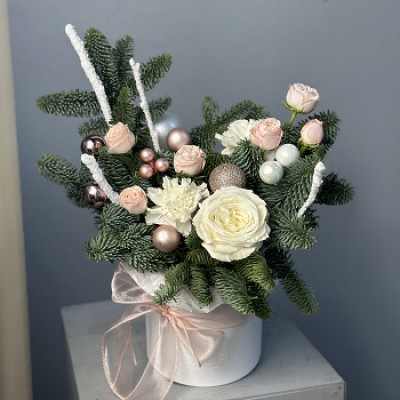 Цветы в шляпной коробке