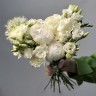 Свежий белый свадебный букет невесты