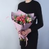 Букет из 17 пионовидных тюльпанов с аспарагусом